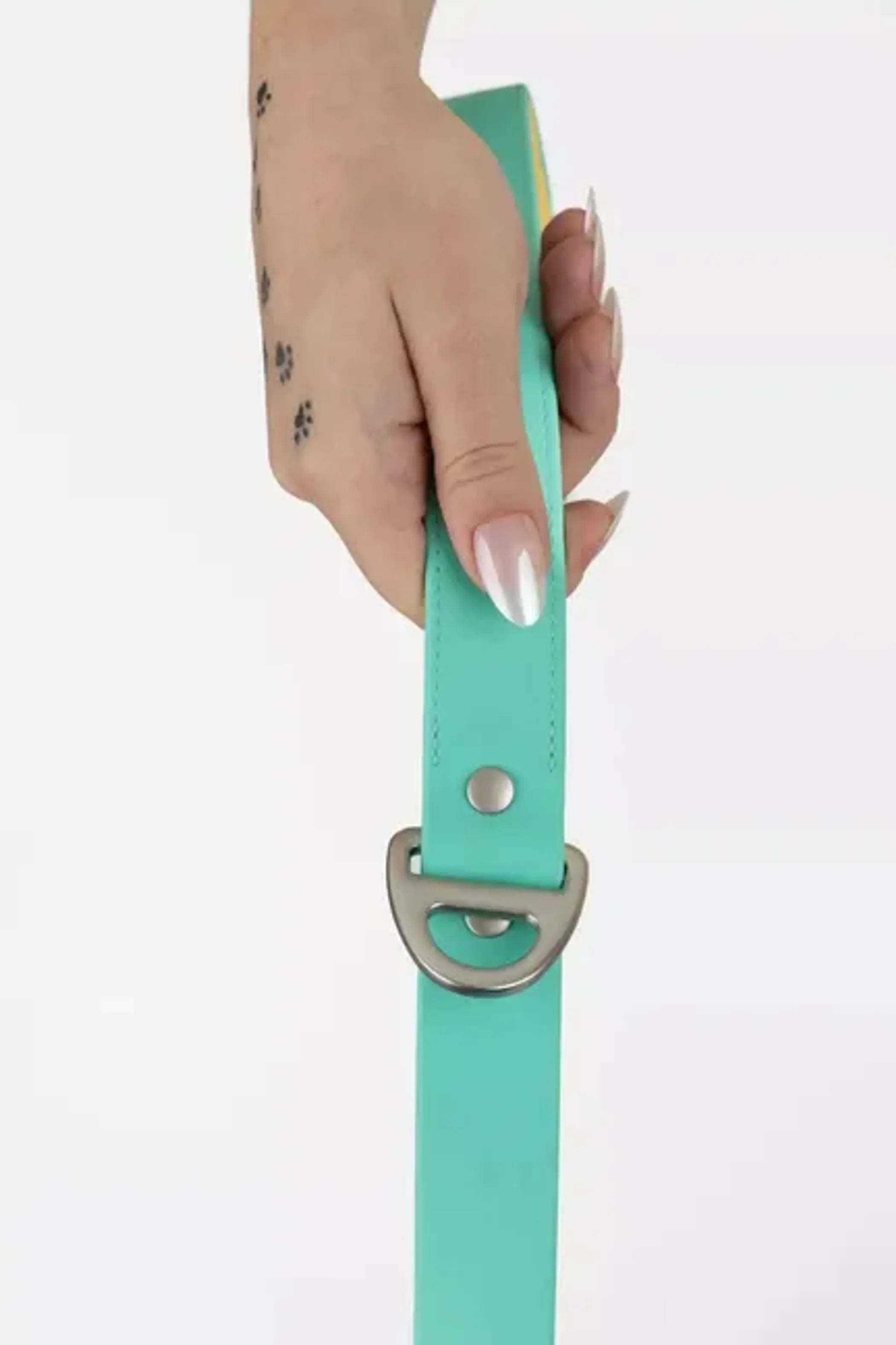 Island Vibes Waterproof Dog Leash – Odor-Resistant with Locking Carabiner Clip